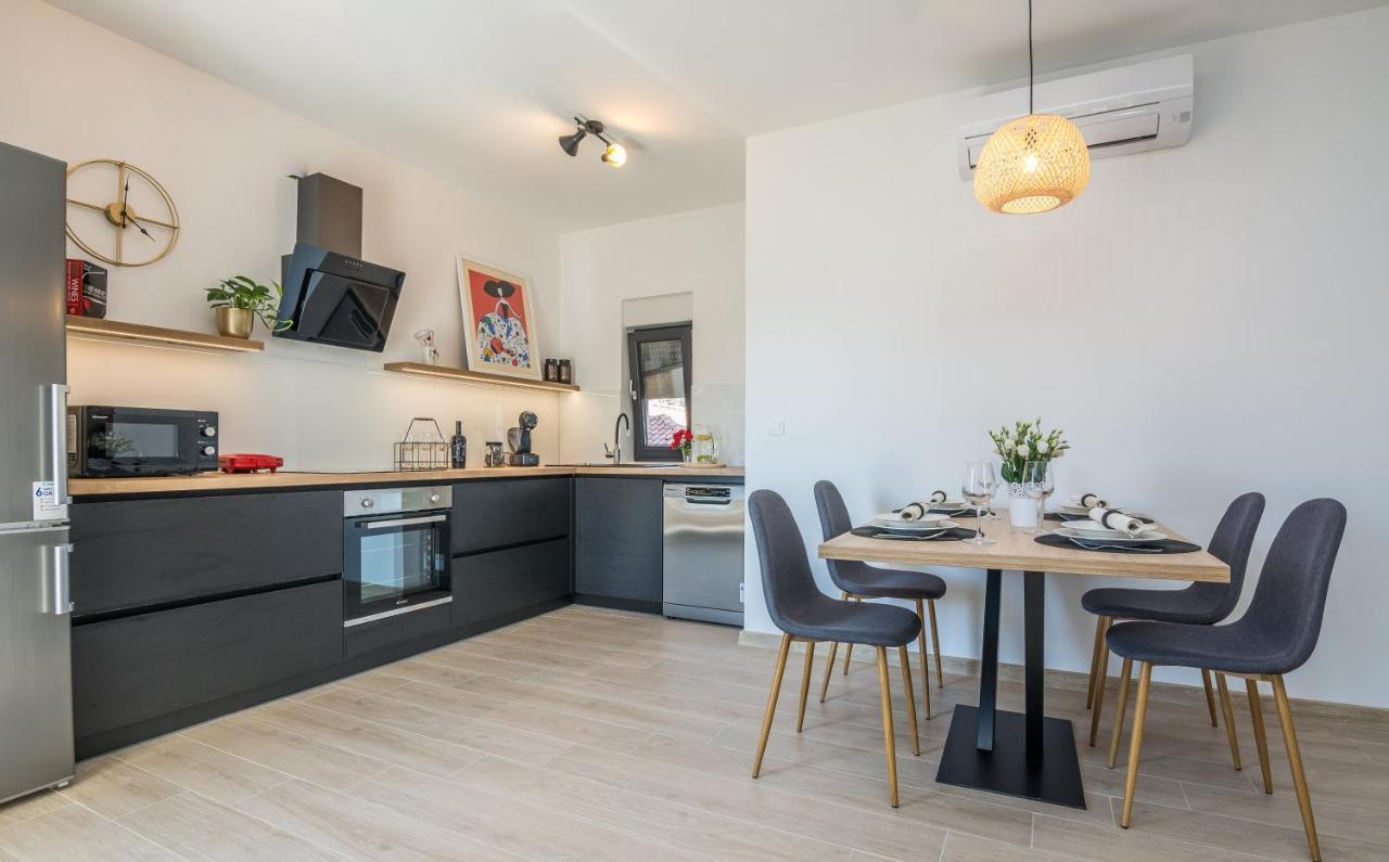 Maella Appartement *